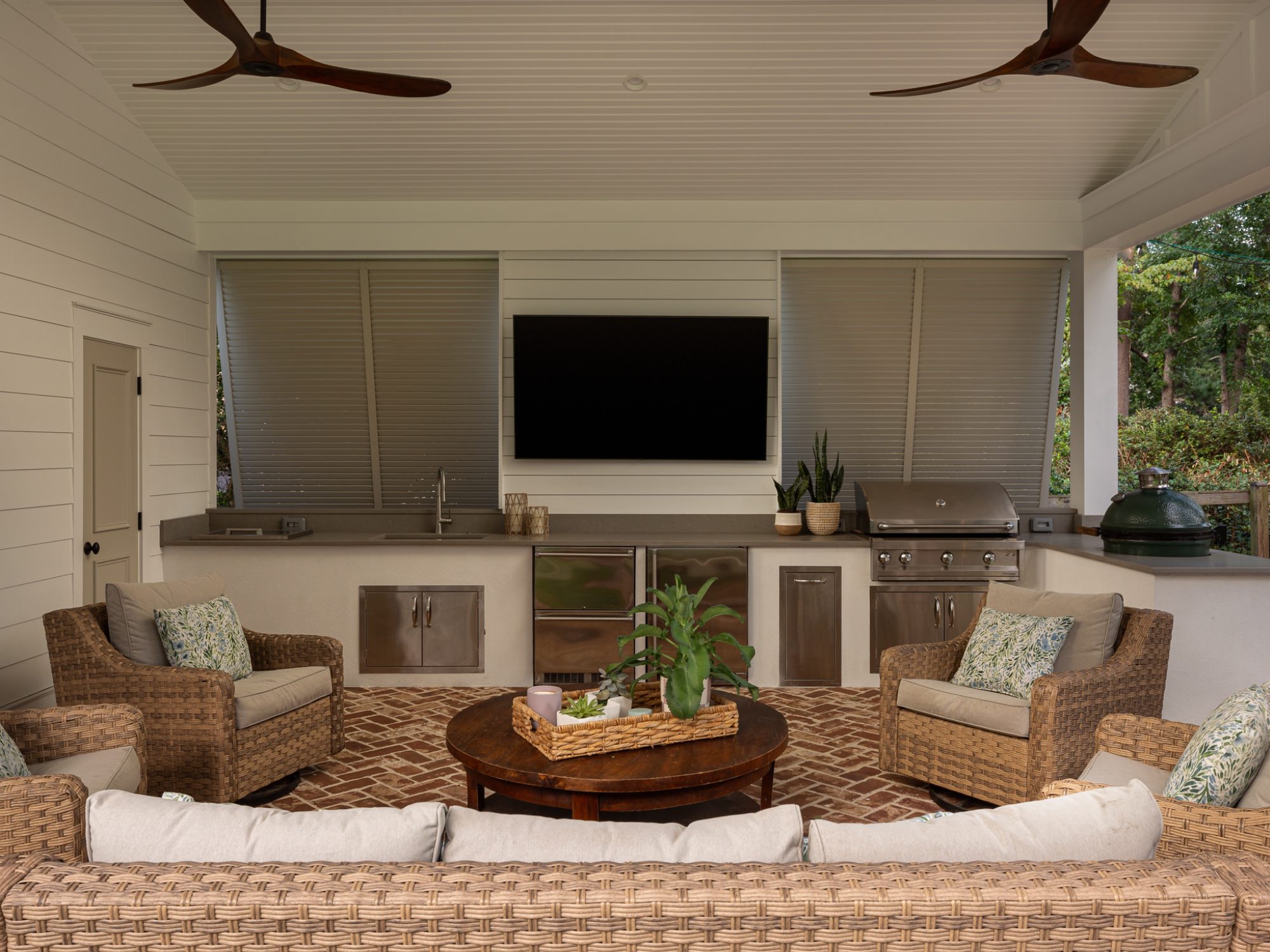 outside furniture (couch, table, chairs)
